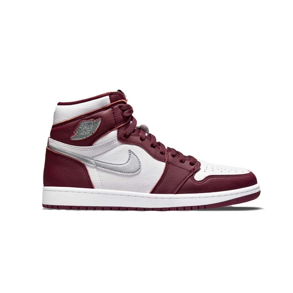 Nike_Air_Jordan_1_High_OG_Bordeaux_555088_611_02